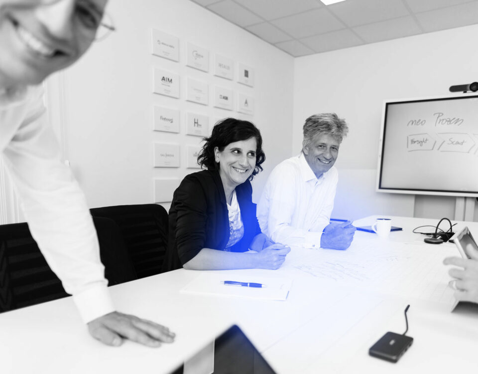 Stimmungsvolles Bild bei einem Teammeeting des Company Builders Abacus neo in Frankenthal